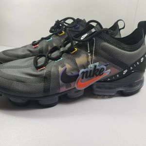 Multicolor vapormax 2019 sales